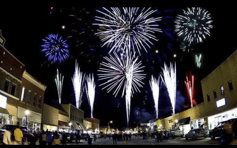 Kingfisher Christmas Parade, Fireworks & Drone Show