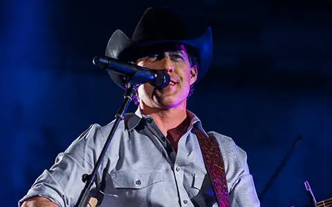 Aaron Watson in Concert