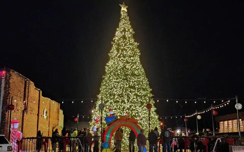 A Rhinestone Christmas: Checotah Christmas Parade